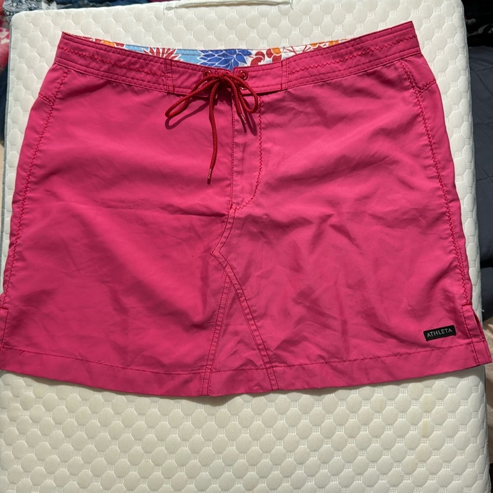 Adorable Athleta sport skirt (swim trunks material) Size 10